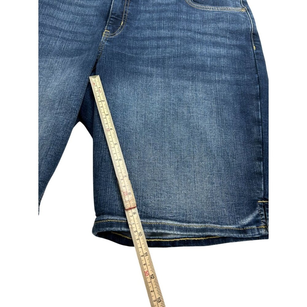 Liz Claiborne Womens Mid-Rise Sara Denim Shorts Size 18 Blue Made In Pakistan - Picture 4 of 11